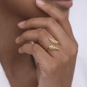 Brand New!! wrap leaf ring